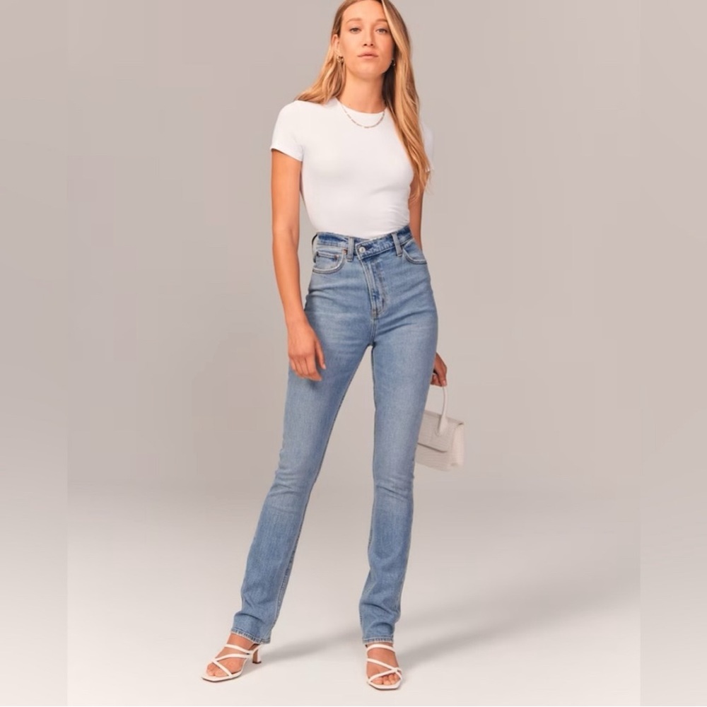 Abercrombie Ultra High Rise 90s Straight Jean in Medium With Criss-Cross Waist - Picture 1 of 9